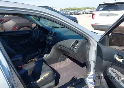 2005 Honda Accord 2.4 Ex from USA, damaged, VIN 1HGCM56835A131387